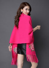 Muatkan imej ke dalam penonton Galeri, All Matched Chinese Style Floral Sweater Shawl with Tassels
