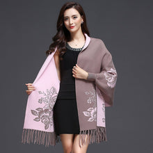 Muatkan imej ke dalam penonton Galeri, Batwing Sleeve Floral Sweater Shawl with Tassels
