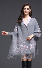 Muatkan imej ke dalam penonton Galeri, Batwing Sleeve Floral Sweater Shawl with Tassels
