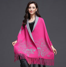 Muatkan imej ke dalam penonton Galeri, Batwing Sleeve Floral Sweater Shawl with Tassels
