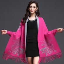 Muatkan imej ke dalam penonton Galeri, Batwing Sleeve Floral Sweater Shawl with Tassels
