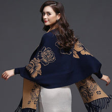 Muatkan imej ke dalam penonton Galeri, Batwing Sleeve Floral Sweater Shawl with Tassels
