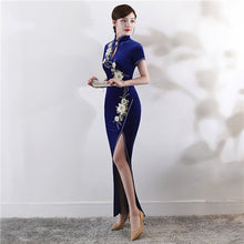 Muatkan imej ke dalam penonton Galeri, Floral Embroidery Velvet Cheongsam Top Retro Evening Dress
