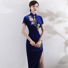 Muatkan imej ke dalam penonton Galeri, Floral Embroidery Velvet Cheongsam Top Retro Evening Dress
