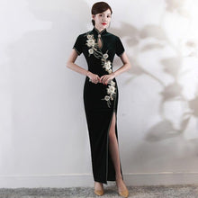 Muatkan imej ke dalam penonton Galeri, Floral Embroidery Velvet Cheongsam Top Retro Evening Dress
