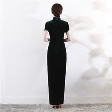 Muatkan imej ke dalam penonton Galeri, Floral Embroidery Velvet Cheongsam Top Retro Evening Dress
