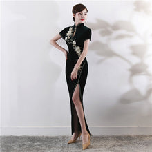 Muatkan imej ke dalam penonton Galeri, Floral Embroidery Velvet Cheongsam Top Retro Evening Dress
