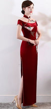 Muatkan imej ke dalam penonton Galeri, Phoenix Embroidery Illusion Neck Velvet Cheongsam Evening Dress
