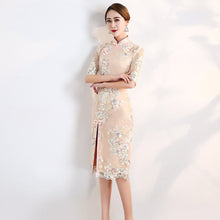 Muatkan imej ke dalam penonton Galeri, Floral Embroidery Illusion Sleeve Mermaid Cheongsam Evening Dress
