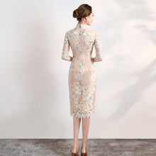 Muatkan imej ke dalam penonton Galeri, Floral Embroidery Illusion Sleeve Mermaid Cheongsam Evening Dress
