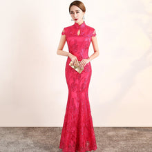 Muatkan imej ke dalam penonton Galeri, Floral Appliques Lace Full Length Mermaid Cheongsam Evening Dress
