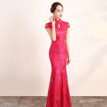 Muatkan imej ke dalam penonton Galeri, Floral Appliques Lace Full Length Mermaid Cheongsam Evening Dress
