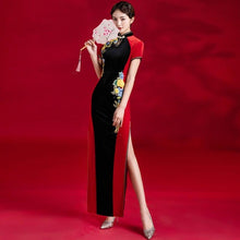 Muatkan imej ke dalam penonton Galeri, Key Hole Neck Floral Applique Velvet Cheongsam A-line Evening Dress
