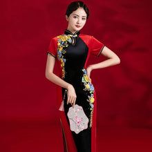 Muatkan imej ke dalam penonton Galeri, Key Hole Neck Floral Applique Velvet Cheongsam A-line Evening Dress
