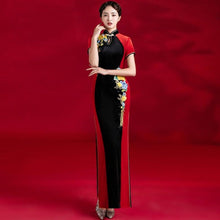 Muatkan imej ke dalam penonton Galeri, Key Hole Neck Floral Applique Velvet Cheongsam A-line Evening Dress
