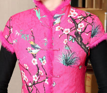 Muatkan imej ke dalam penonton Galeri, Stand Collar &amp; Fur Edge Floral Chinese Style Wadded Waistcoat Vest
