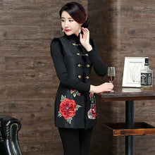 Muatkan imej ke dalam penonton Galeri, Floral Embroidery Stand Collar Chinese Style Wadded Waistcoat Vest
