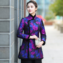 Muatkan imej ke dalam penonton Galeri, Fur Collar &amp; Cuff Floral Brocade Chinese Style Women&#39;s Wadded Jacket
