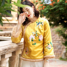 Muatkan imej ke dalam penonton Galeri, Floral Embroidery Chinese Style Silk Wadded Coat
