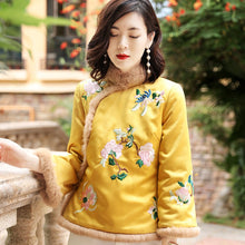 Muatkan imej ke dalam penonton Galeri, Floral Embroidery Chinese Style Silk Wadded Coat
