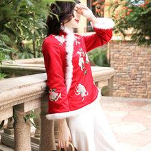 Muatkan imej ke dalam penonton Galeri, Floral Embroidery Chinese Style Silk Wadded Coat
