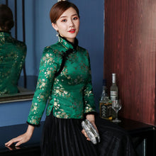 Muatkan imej ke dalam penonton Galeri, 3/4 Sleeve Floral Brocade Traditional Chinese Wadded Coat
