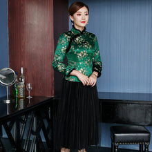 Muatkan imej ke dalam penonton Galeri, 3/4 Sleeve Floral Brocade Traditional Chinese Wadded Coat
