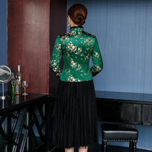 Muatkan imej ke dalam penonton Galeri, 3/4 Sleeve Floral Brocade Traditional Chinese Wadded Coat
