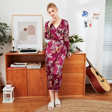 Muatkan imej ke dalam penonton Galeri, Deep V Neck Long Sleeve Floral Silk Kimono Yukata Sleepwear
