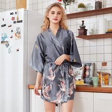 Muatkan imej ke dalam penonton Galeri, Half Sleeve Knee Length Silk Kimono Yukata Sleepwear Bathrobe
