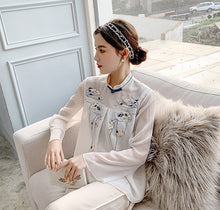 Muatkan imej ke dalam penonton Galeri, Floral Embroidery Illusion Neck &amp; Sleeve Chinese Style Blouse
