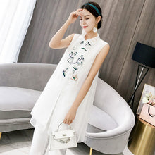 Muatkan imej ke dalam penonton Galeri, Floral Embroidery Sleeveless Chinese Style Wind Coat
