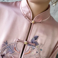 Muatkan imej ke dalam penonton Galeri, 3/4 Sleeve Floral Embroidery Traditional Chinese Style Women&#39;s Coat
