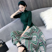 Muatkan imej ke dalam penonton Galeri, Mandarin Collar 3/4 Sleeve Cheongsam Top Harem Pants Women&#39;s Suit
