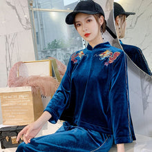 Muatkan imej ke dalam penonton Galeri, Dragon Embroidery Velvet Chinese Style Women&#39;s Suit
