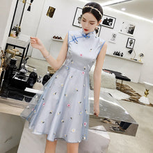 Muatkan imej ke dalam penonton Galeri, Cheongsam Top Floral Embroidery Tulle Chinese Dress
