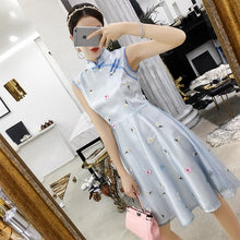 Muatkan imej ke dalam penonton Galeri, Cheongsam Top Floral Embroidery Tulle Chinese Dress
