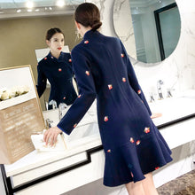 Muatkan imej ke dalam penonton Galeri, Long Sleeve Floral Embroidery Knee Length Cheongsam Chinese Dress
