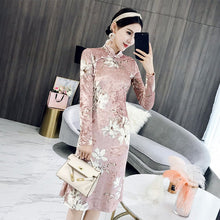 Muatkan imej ke dalam penonton Galeri, Long Sleeve Floral Velvet Modern Cheongsam Chinese Dress
