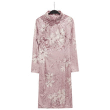 Muatkan imej ke dalam penonton Galeri, Long Sleeve Floral Velvet Modern Cheongsam Chinese Dress
