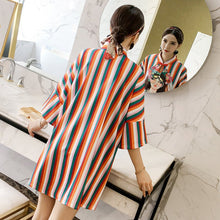 Muatkan imej ke dalam penonton Galeri, Girl Portrait &amp; Stripes Pattern Kimono Sleeve Chinese Blouse
