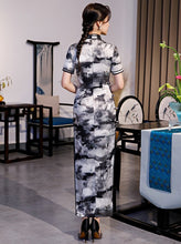 Muatkan imej ke dalam penonton Galeri, Landscape Painting Pattern Short Sleeve Traditional Cheongsam Chinese Dress
