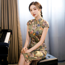 Muatkan imej ke dalam penonton Galeri, Keyhole Neck Cap Sleeve Traditional Cheongsam Knee Length Floral Chinese Dress
