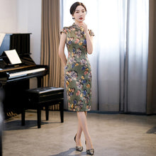 Load image into Gallery viewer, Keyhole Neck Cap Sleeve Traditional Cheongsam Knee Length Floral Chinese Dress
