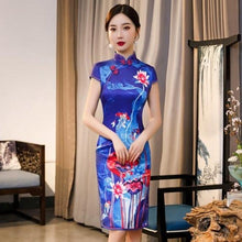 Muatkan imej ke dalam penonton Galeri, Cap Sleeve Mandarin Collar Traditional Cheongsam Floral Chinese Dress
