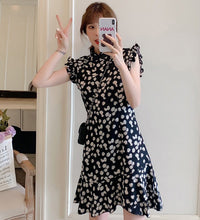 Muatkan imej ke dalam penonton Galeri, Ruffle Sleeve Knee Length Modern Cheongsam Chic Floral A-Line Dress
