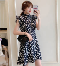 Muatkan imej ke dalam penonton Galeri, Ruffle Sleeve Knee Length Modern Cheongsam Chic Floral A-Line Dress
