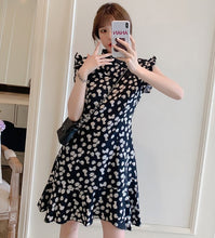 Muatkan imej ke dalam penonton Galeri, Ruffle Sleeve Knee Length Modern Cheongsam Chic Floral A-Line Dress
