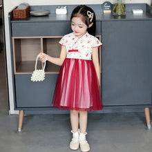 Muatkan imej ke dalam penonton Galeri, Floral Cheongsam Top Chiffon Skirt Traditional Girl&#39;s Chinese Dress
