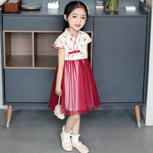 Muatkan imej ke dalam penonton Galeri, Floral Cheongsam Top Chiffon Skirt Traditional Girl&#39;s Chinese Dress
